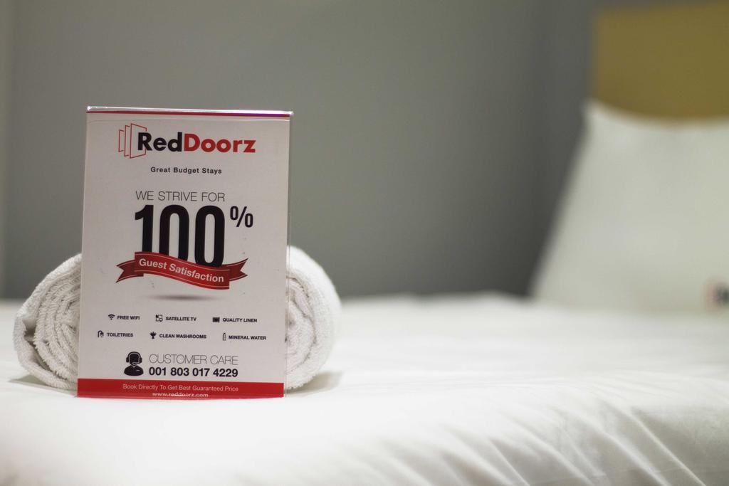 Reddoorz Near Ciputra World 2 Otel Surabaya Dış mekan fotoğraf