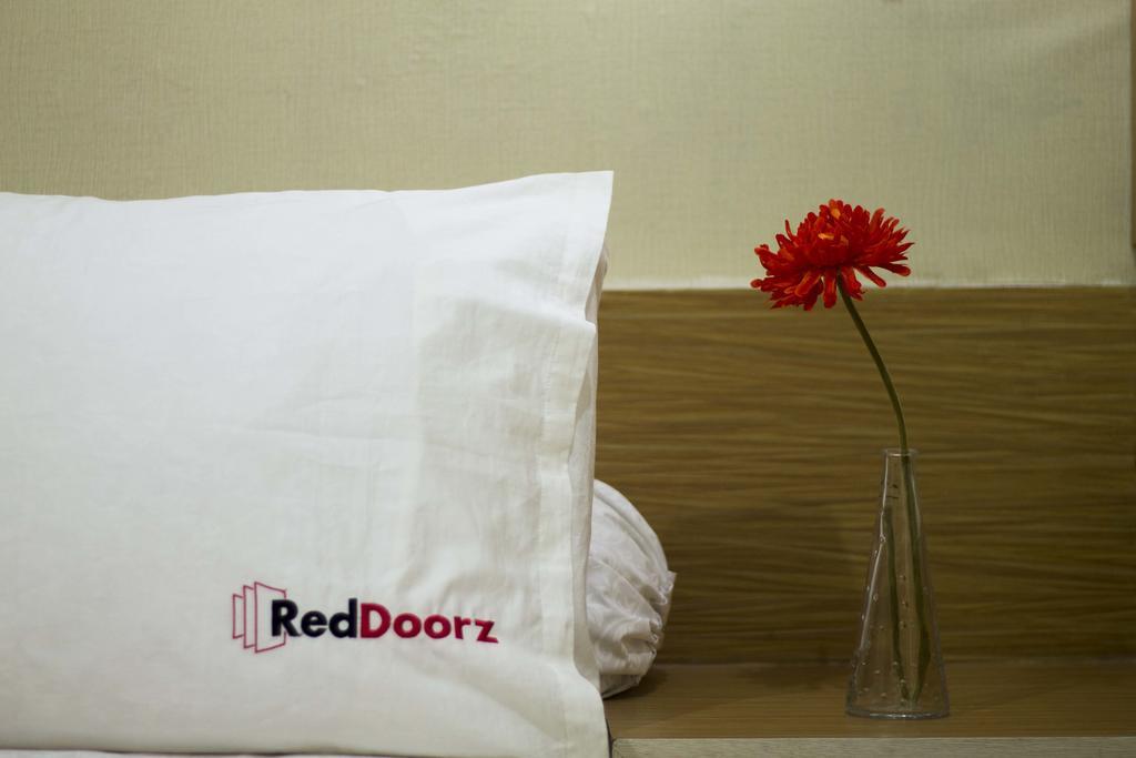 Reddoorz Near Ciputra World 2 Otel Surabaya Dış mekan fotoğraf