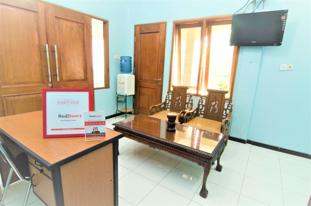 Reddoorz Near Ciputra World 2 Otel Surabaya Dış mekan fotoğraf