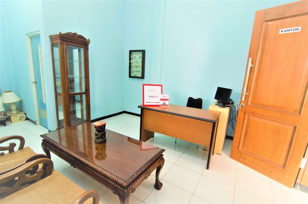 Reddoorz Near Ciputra World 2 Otel Surabaya Dış mekan fotoğraf